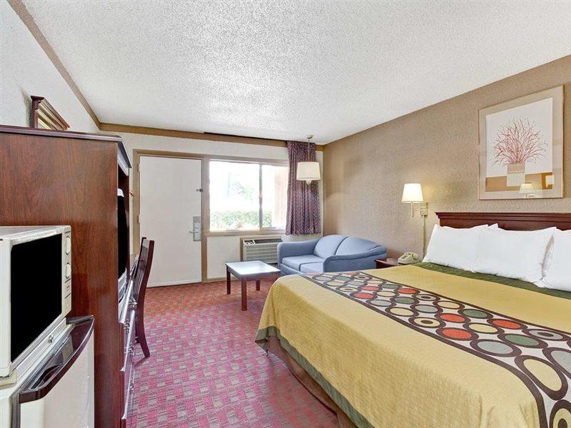 Отель Super 8 By Wyndham Williamsburg/Historic Area Экстерьер фото